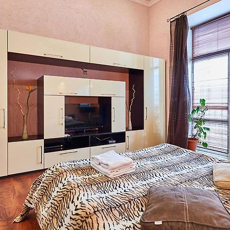 Home Hotel Apartments On Zoloti Vorota Kiev Luaran gambar