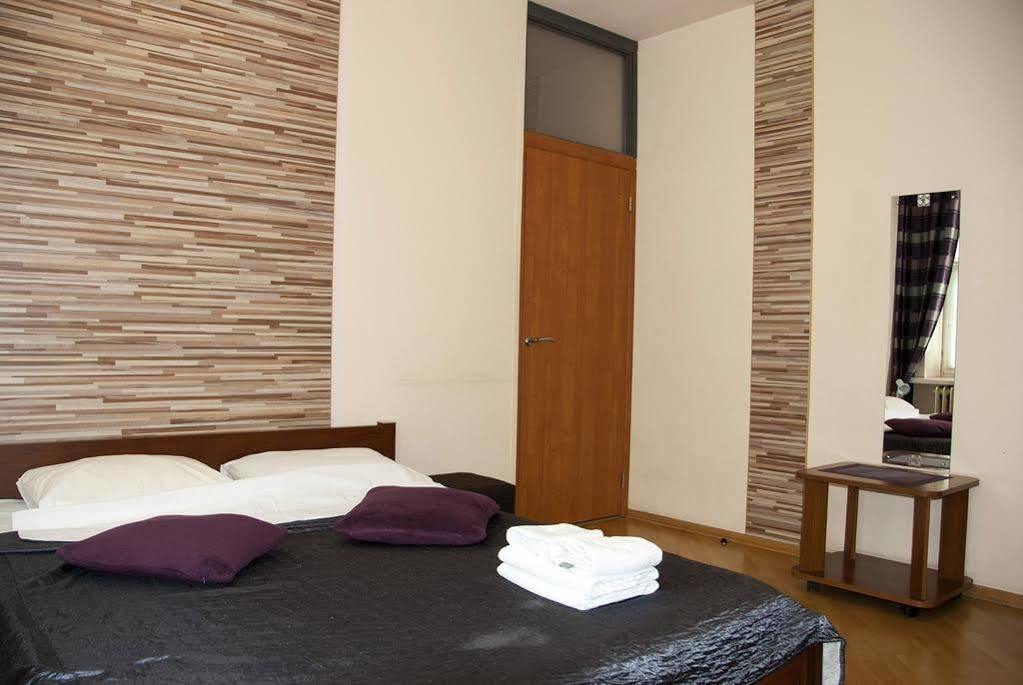 Home Hotel Apartments On Zoloti Vorota Kiev Luaran gambar