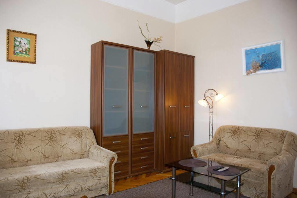 Home Hotel Apartments On Zoloti Vorota Kiev Luaran gambar