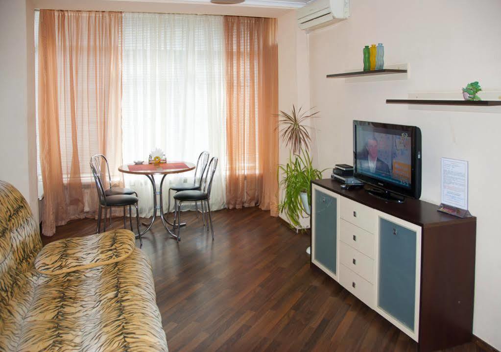 Home Hotel Apartments On Zoloti Vorota Kiev Luaran gambar