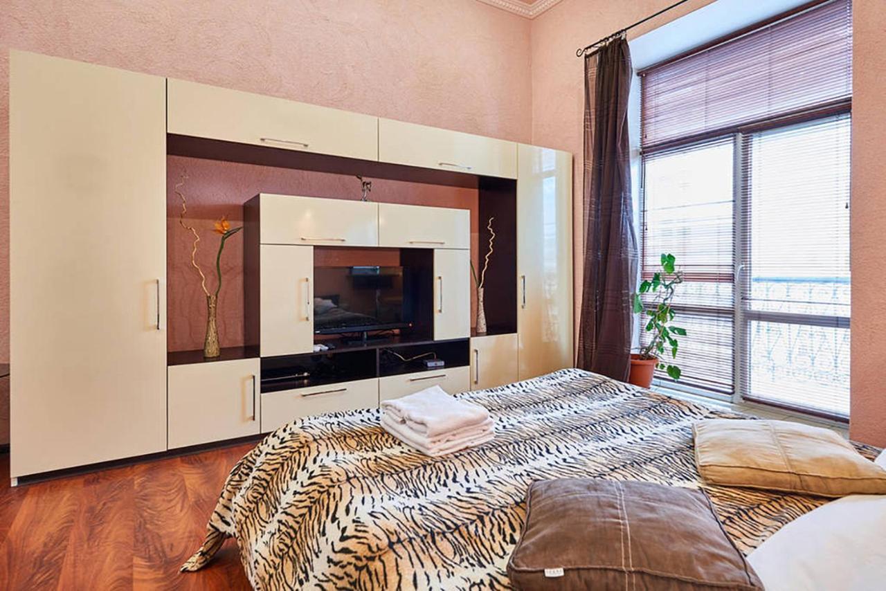 Home Hotel Apartments On Zoloti Vorota Kiev Luaran gambar